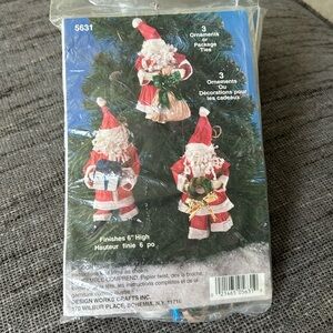 New Vintage Holiday Ornament Kit Creative Twist Paper Craft Makes 3 Santas
